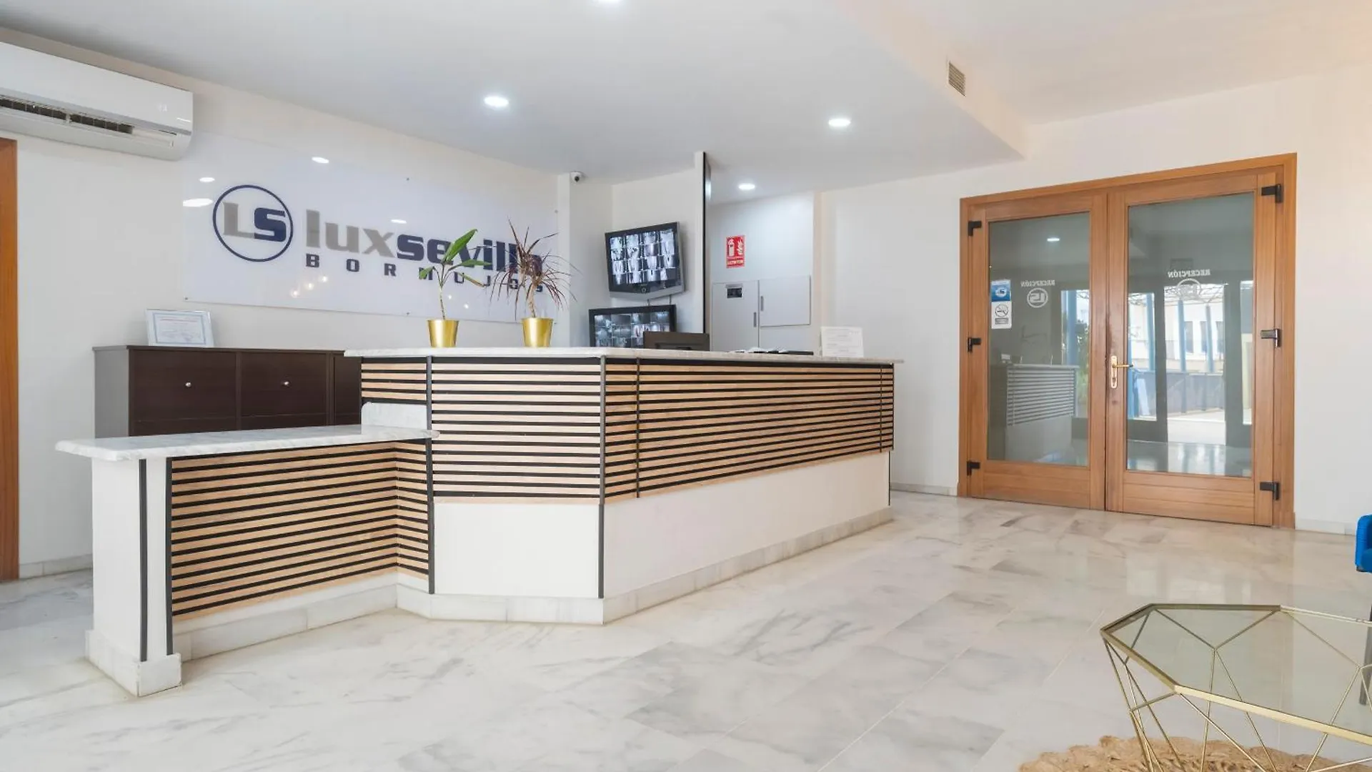 Apartamento En Lux Bormujos 0*,