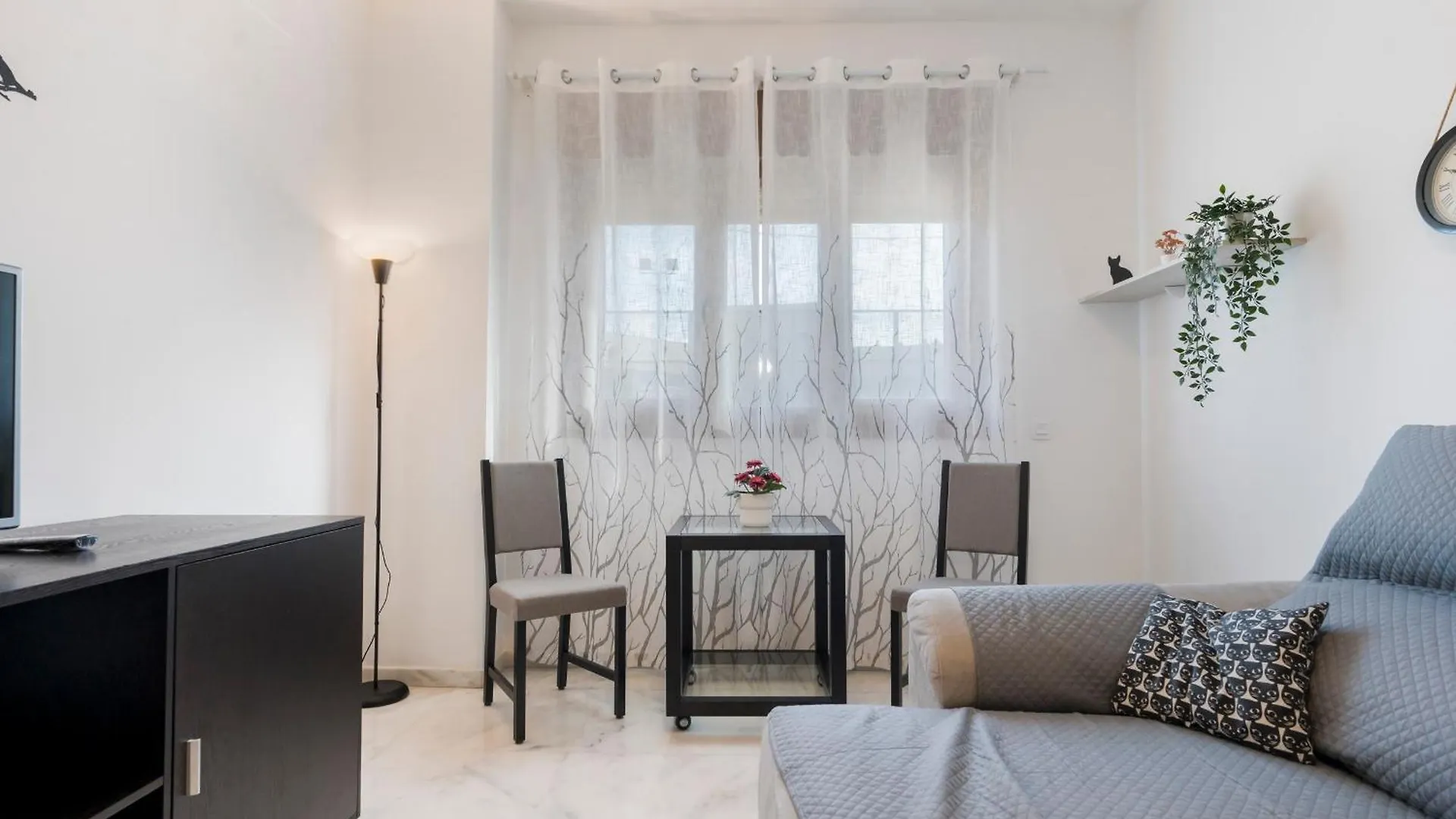 Apartamento En Lux Bormujos 0*,